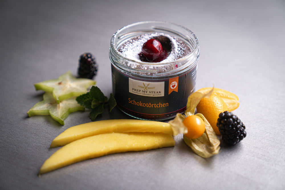 Feinstes Schokoladentörtchen & Rumkirschen im Glas